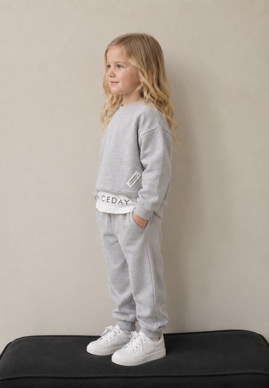 Ensemble deux pièces en molleton gris – Douceur & Confort pour fille – Automne-Hiver