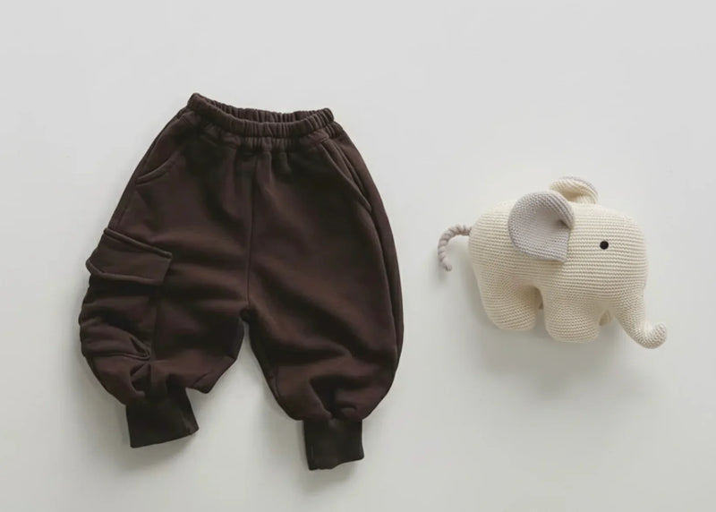 Chargez l'image dans la visionneuse de la galerie, Pantalon enfant avec poche en coton doux et confortable – Modèle Kali - Boutique Kaki Lilas
