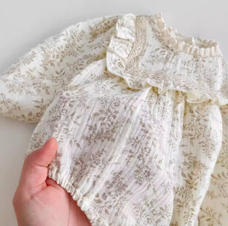 Chargez l'image dans la visionneuse de la galerie, Barboteuse bébé fille Liberty beige en coton doux
