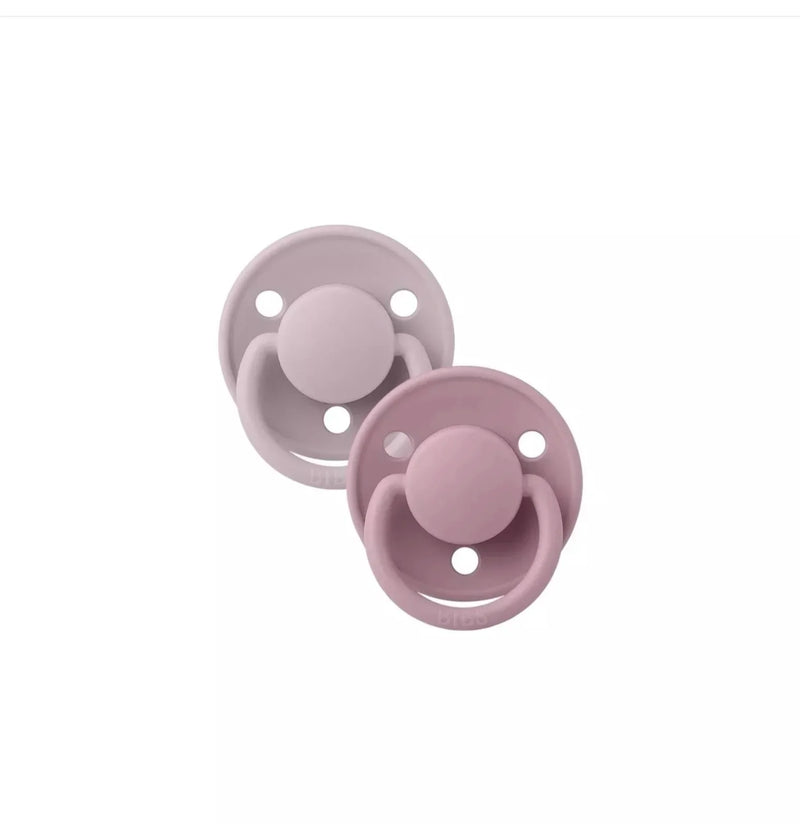 Chargez l'image dans la visionneuse de la galerie, Paquet contenant deux suces Bibs en silicone couleur Heather et Dusky lilas - Boutique Kaki Lilas
