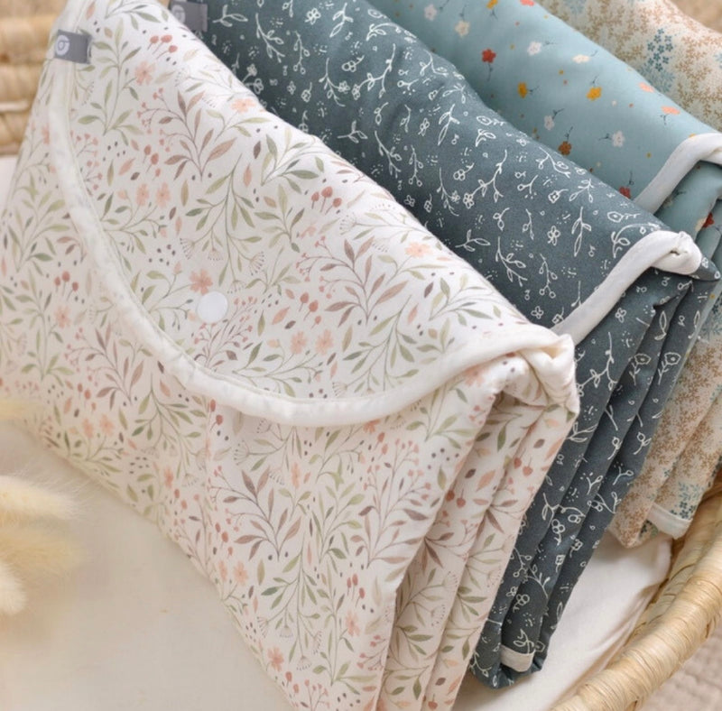Chargez l'image dans la visionneuse de la galerie, Matelas à langer pour bébé - Boutique Kaki Lilas
