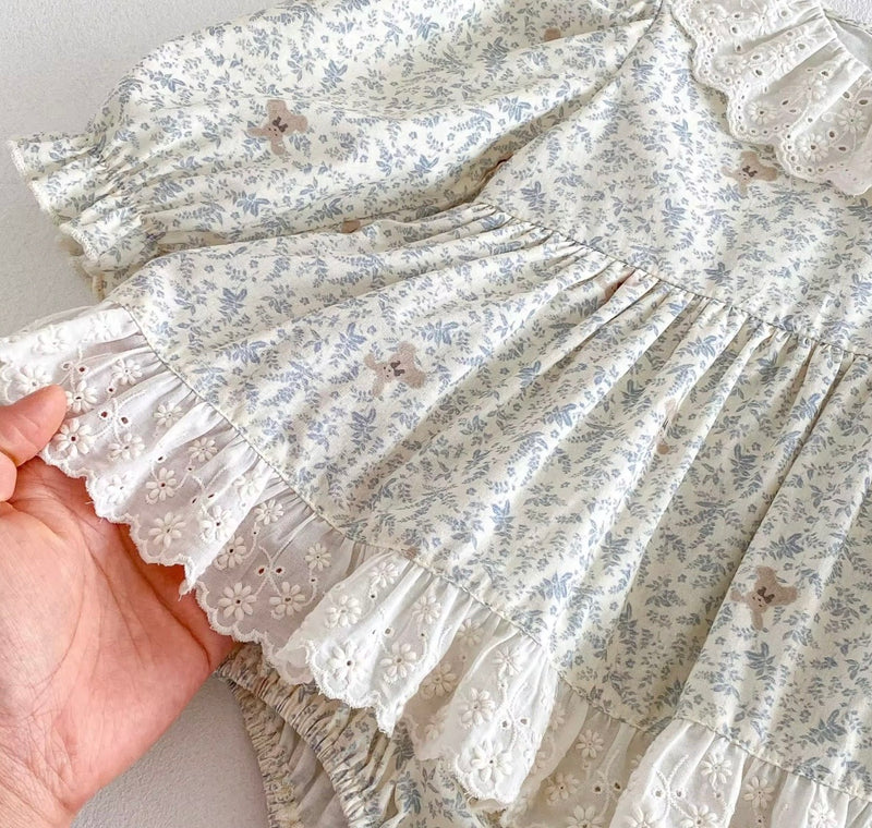Chargez l'image dans la visionneuse de la galerie, Robe-romper bébé fille à col Claudine avec broderie anglaise – Automne-Hiver
