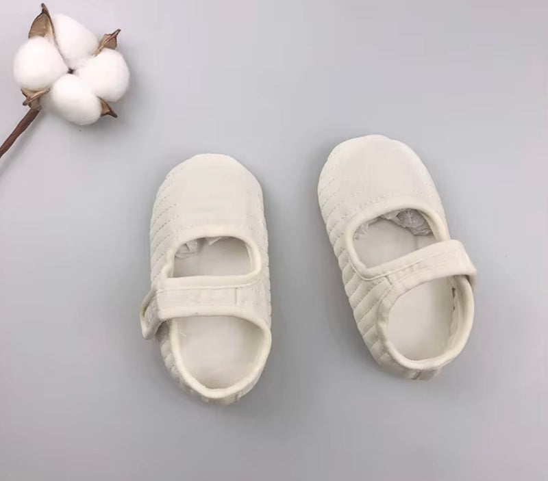Chargez l'image dans la visionneuse de la galerie, Chaussures bébé beiges confortables et stylées – Kali - Boutique Kaki Lilas
