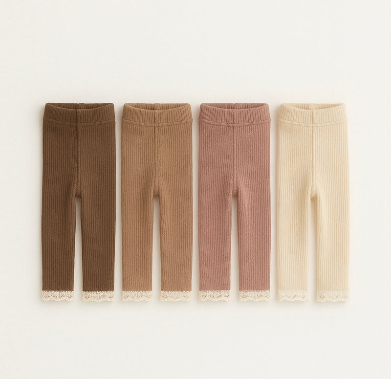 Chargez l'image dans la visionneuse de la galerie, Leggings bébé et enfant en coton doux avec délicate finition dentelle – Kaki Lilas - Boutique Kaki Lilas
