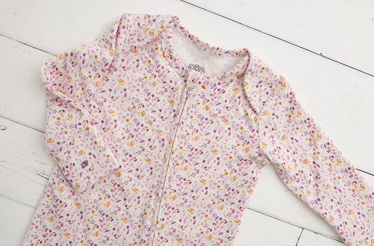Barboteuse bébé fille en coton bio motif feuilles lavande – Kaki Lilas