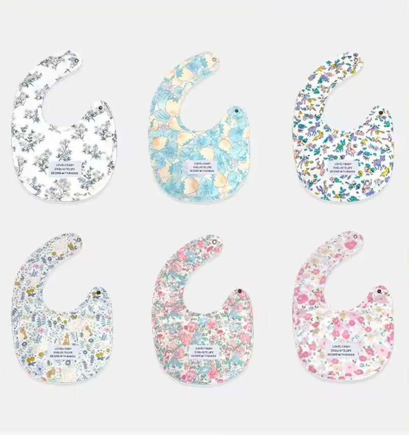 Chargez l'image dans la visionneuse de la galerie, Bavoir bébé en coton motif fleuri – Kali - Boutique Kaki Lilas
