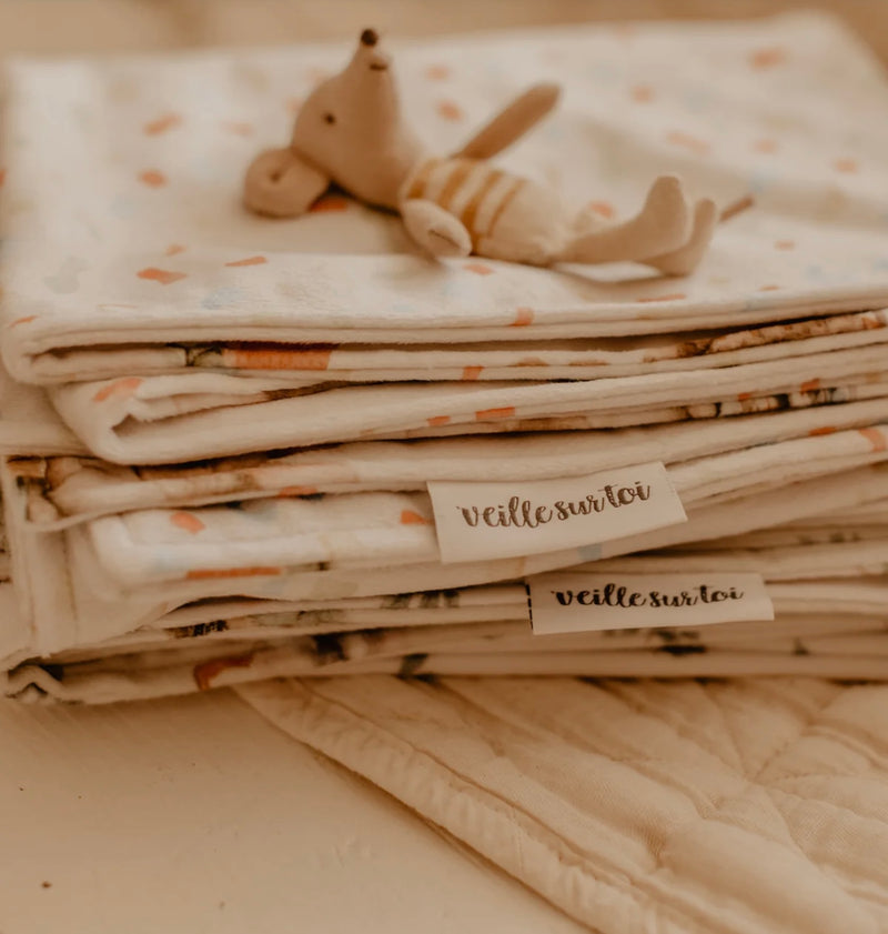 Load image into Gallery viewer, Couvertures emmaillotage de la marque Veille sur toi - Boutique Kaki Lilas
