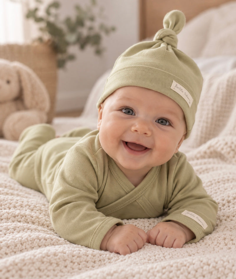 Load image into Gallery viewer, Organic cotton baby grow with hat
