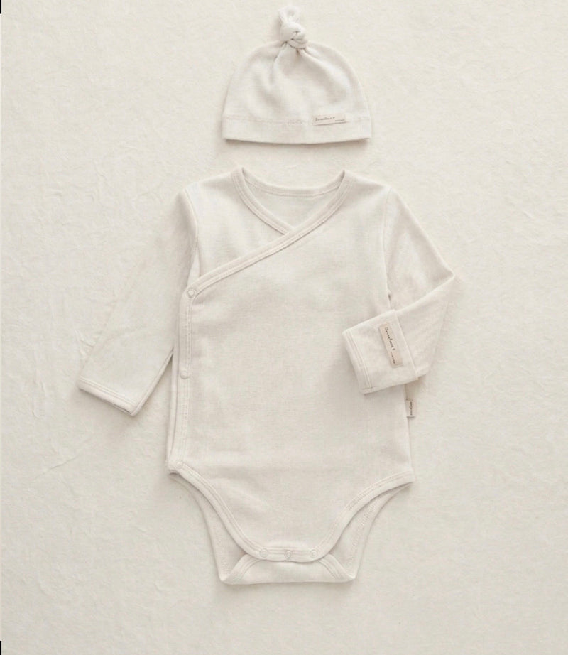 Load image into Gallery viewer, Organic cotton baby grow with hat
