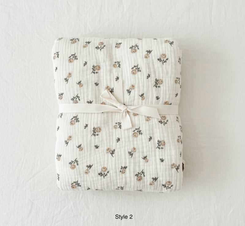 Load image into Gallery viewer, Vintage floral baby muslin 100% cotton – Khaki Lilac
