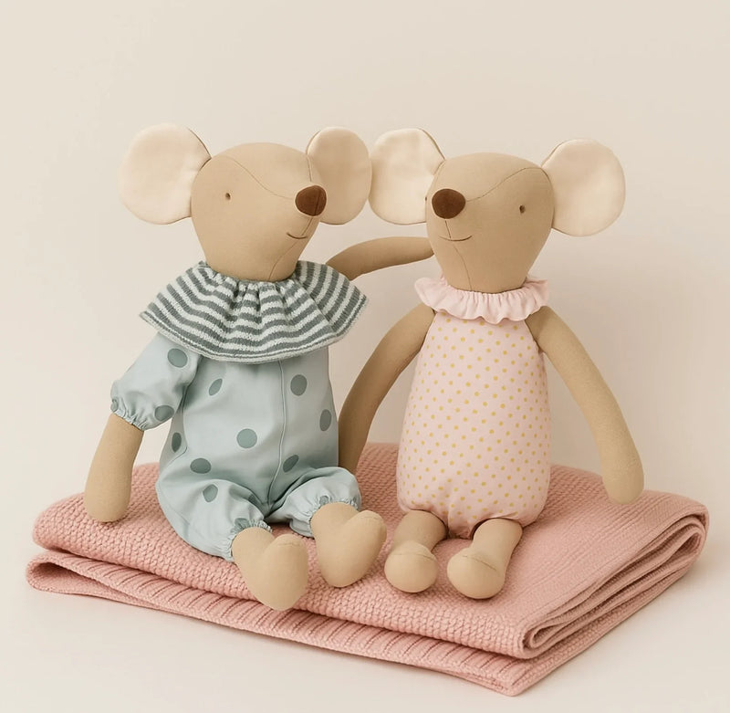 Chargez l'image dans la visionneuse de la galerie, Peluches bébé Les Souris Joyeuses – Modèle Kali douces et réconfortantes - Boutique Kaki Lilas
