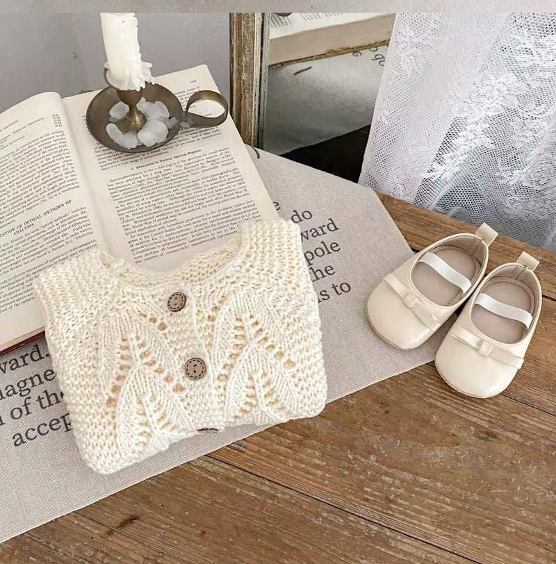 Chargez l'image dans la visionneuse de la galerie, Cardigan bébé fille doux 100% coton – Ivoire Blush - Dernière pièce disponible
