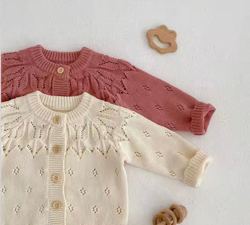 Chargez l'image dans la visionneuse de la galerie, Cardigan bébé fille en tricot doux été et respirant ivoire – Kali
