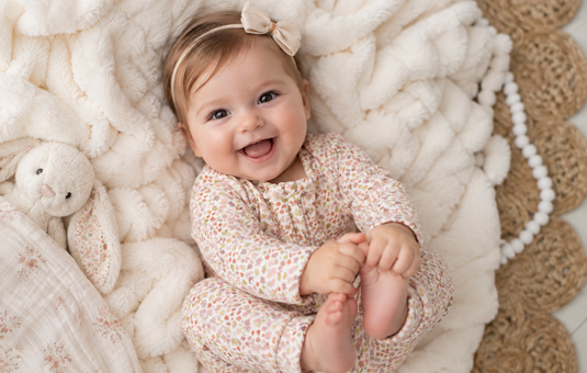 Barboteuse bébé fille en coton bio motif floral rose et lime – Kaki Lilas