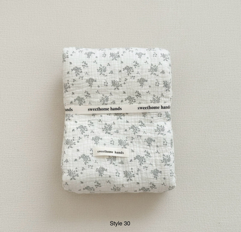 Load image into Gallery viewer, Vintage floral baby muslin 100% cotton – Khaki Lilac
