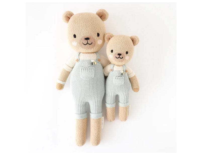 Load image into Gallery viewer, Peluche - Charlie l'ourson au miel - Cuddle + Kind - Boutique Kaki Lilas
