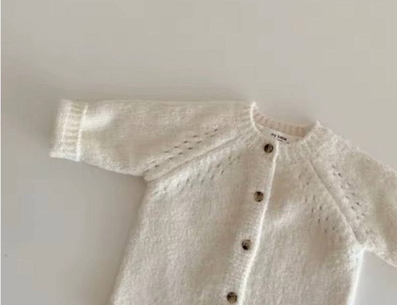 Load image into Gallery viewer, Timeless ivory knit cardigan for babies and girls – Fall-Winter

