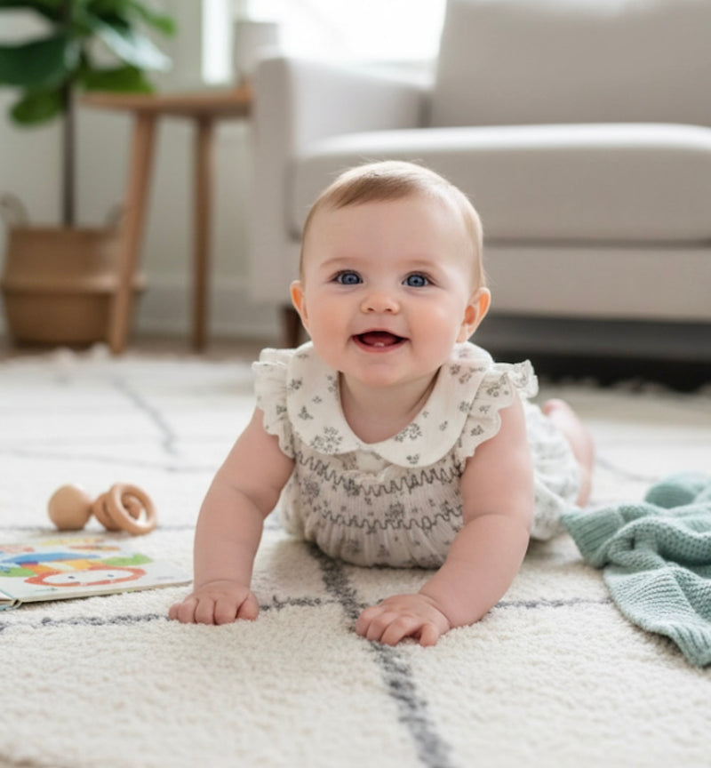 Chargez l'image dans la visionneuse de la galerie, Barboteuse bébé fille fleurie en coton nid d’abeille
