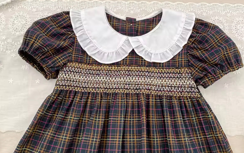 Load image into Gallery viewer, Robe fille à carreaux et col Claudine 🤎
