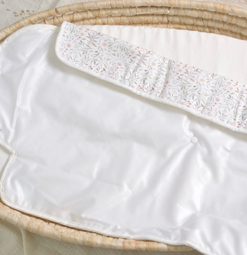 Chargez l'image dans la visionneuse de la galerie, Matelas à langer pour bébé - Boutique Kaki Lilas
