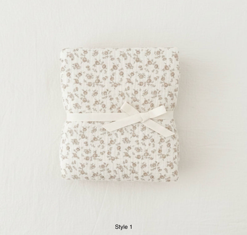 Load image into Gallery viewer, Vintage floral baby muslin 100% cotton – Khaki Lilac

