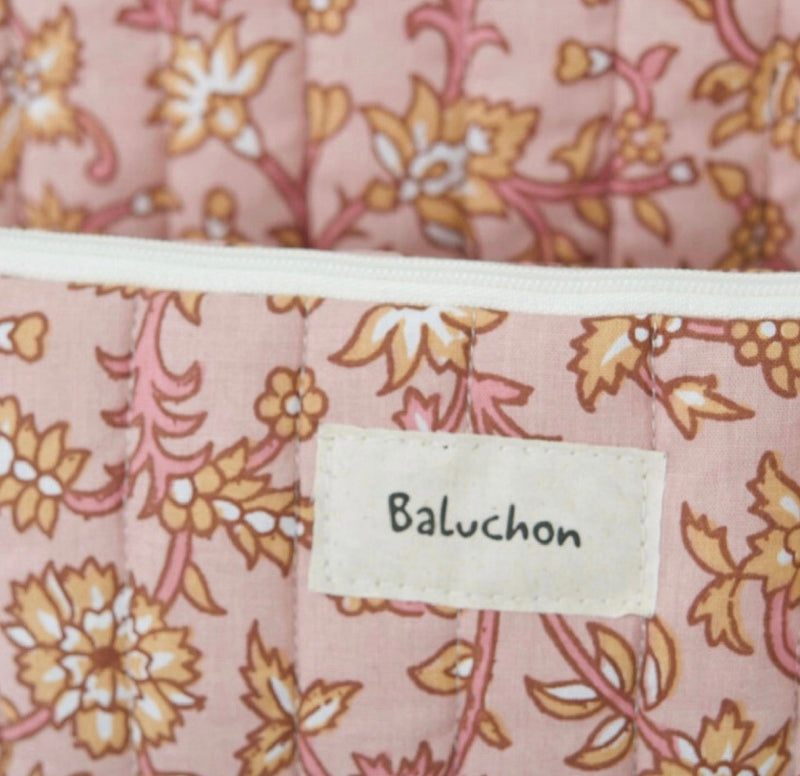 Load image into Gallery viewer, Handmade medium quilted pink cosmetic bag
