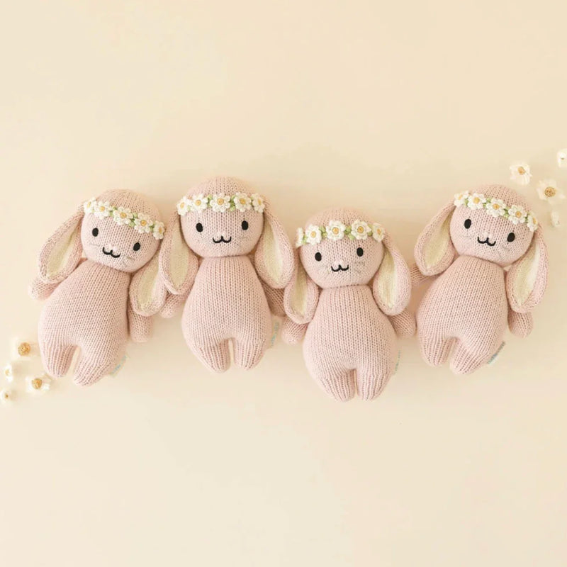 Chargez l'image dans la visionneuse de la galerie, Peluche - Bébé lapin rose avec couronne de fleurs - Cuddle + Kind - Boutique Kaki Lilas
