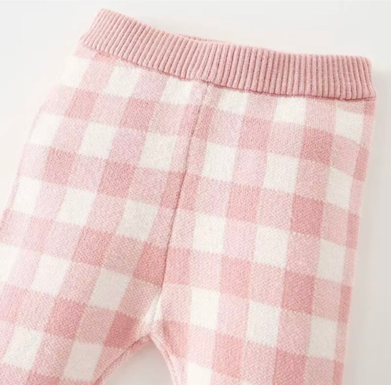 Load image into Gallery viewer, Ensemble deux pièces pour fille en tricot à carreaux roses et ivoire 🌸 - Pré-commande
