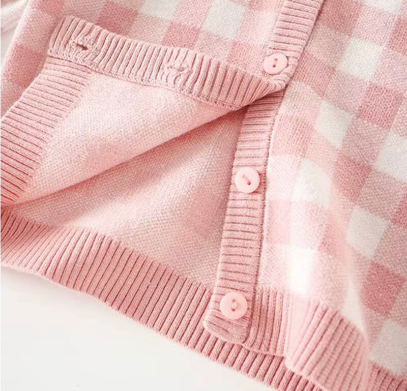 Load image into Gallery viewer, Ensemble deux pièces pour fille en tricot à carreaux roses et ivoire 🌸 - Pré-commande
