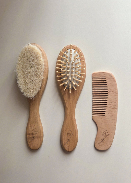 ENSEMBLE DE BROSSES ET PEIGNE À CHEVEUX - MENOUM
